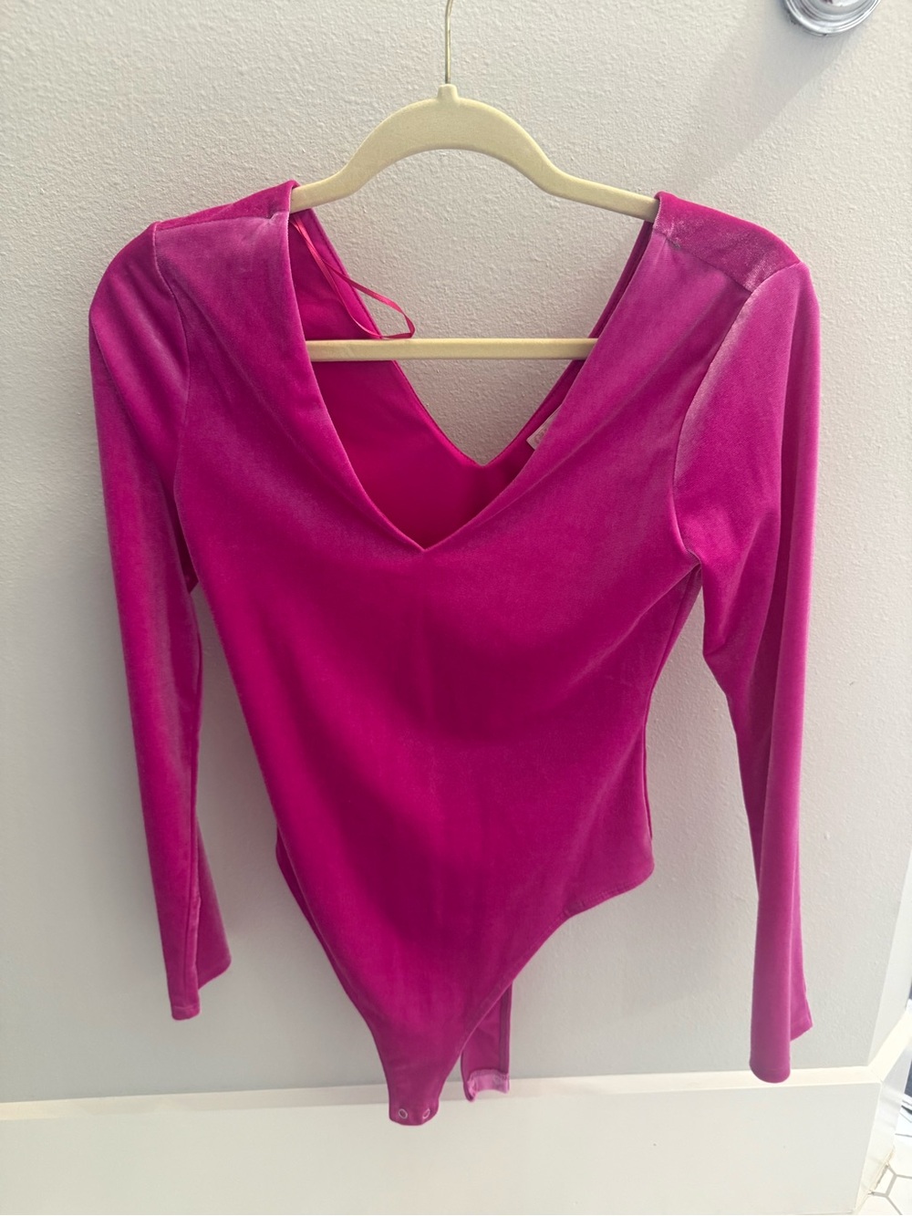 Women's Fuchsia Long-Sleeve V-Neck Bodysuit